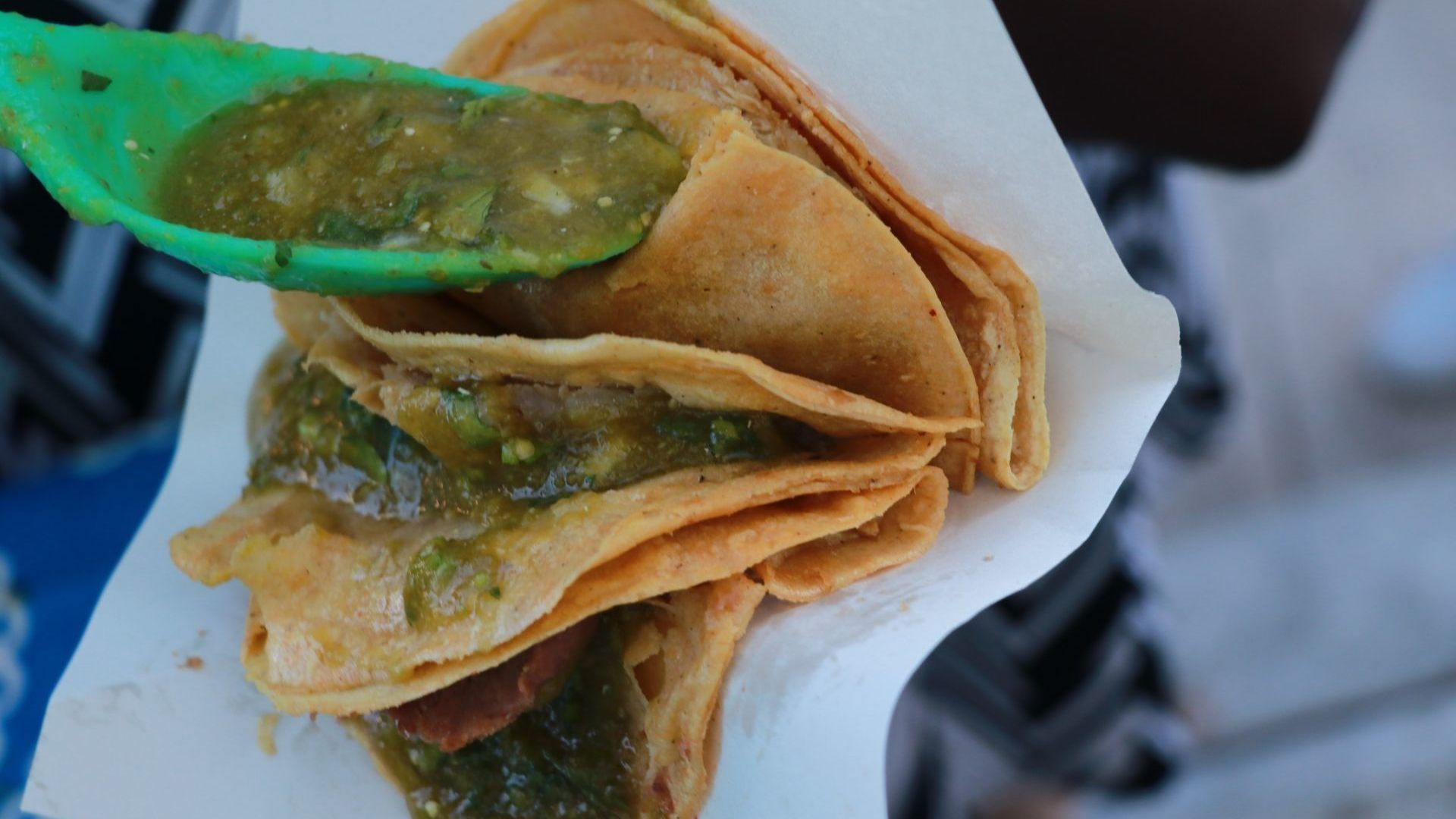 Hombre Muere Tras Desayunar Tacos al Vapor en Puesto Callejero 