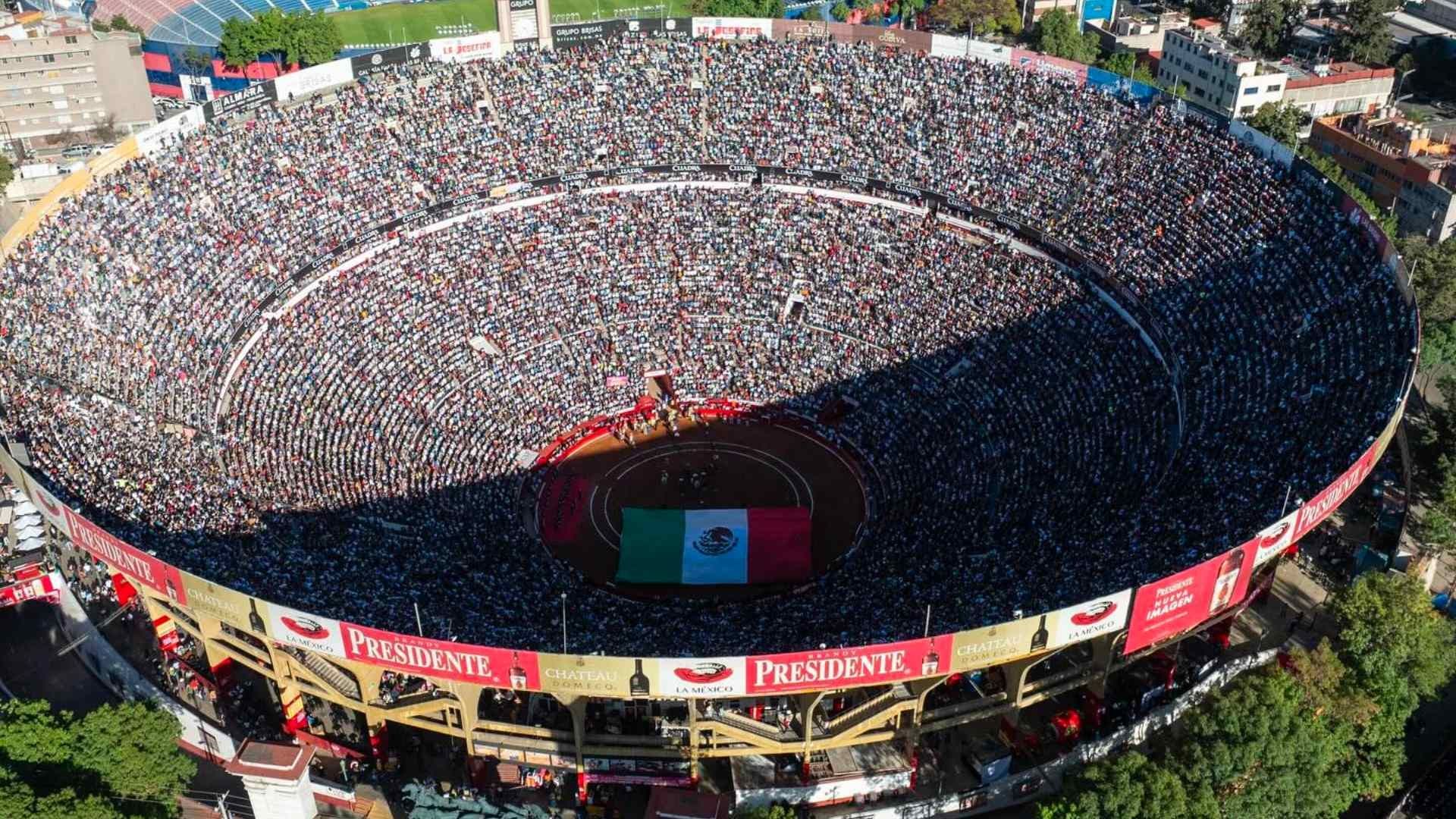 Vista de la Plaza de Toros México, en el regreso de las corridas