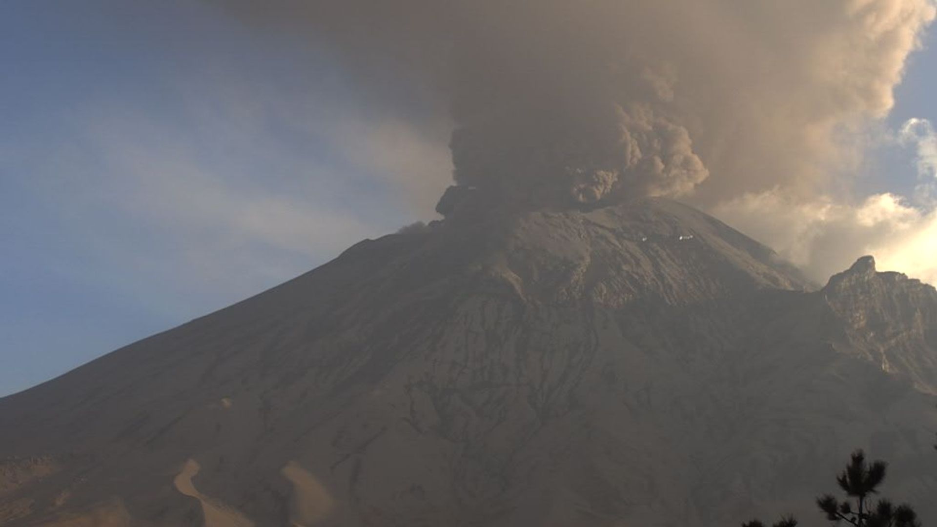 Continúa la actividad del volcán Popocatépetl 