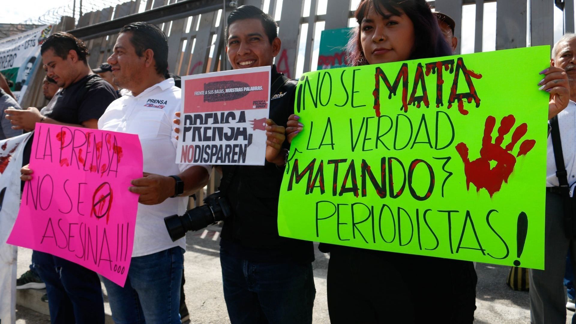 Periodistas protestan en Chilpancingo, Guerrero, por ataque a cuatro comunicadores.