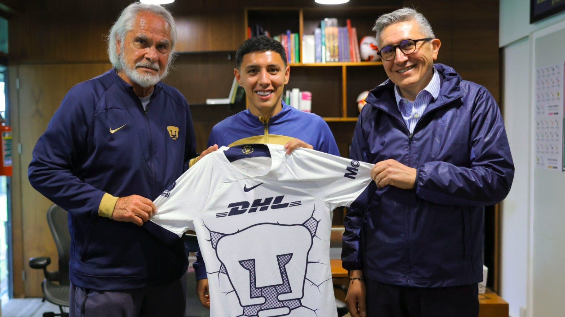 El futbolista Leo Suárez en su primer día como jugador de los Pumas de la UNAM