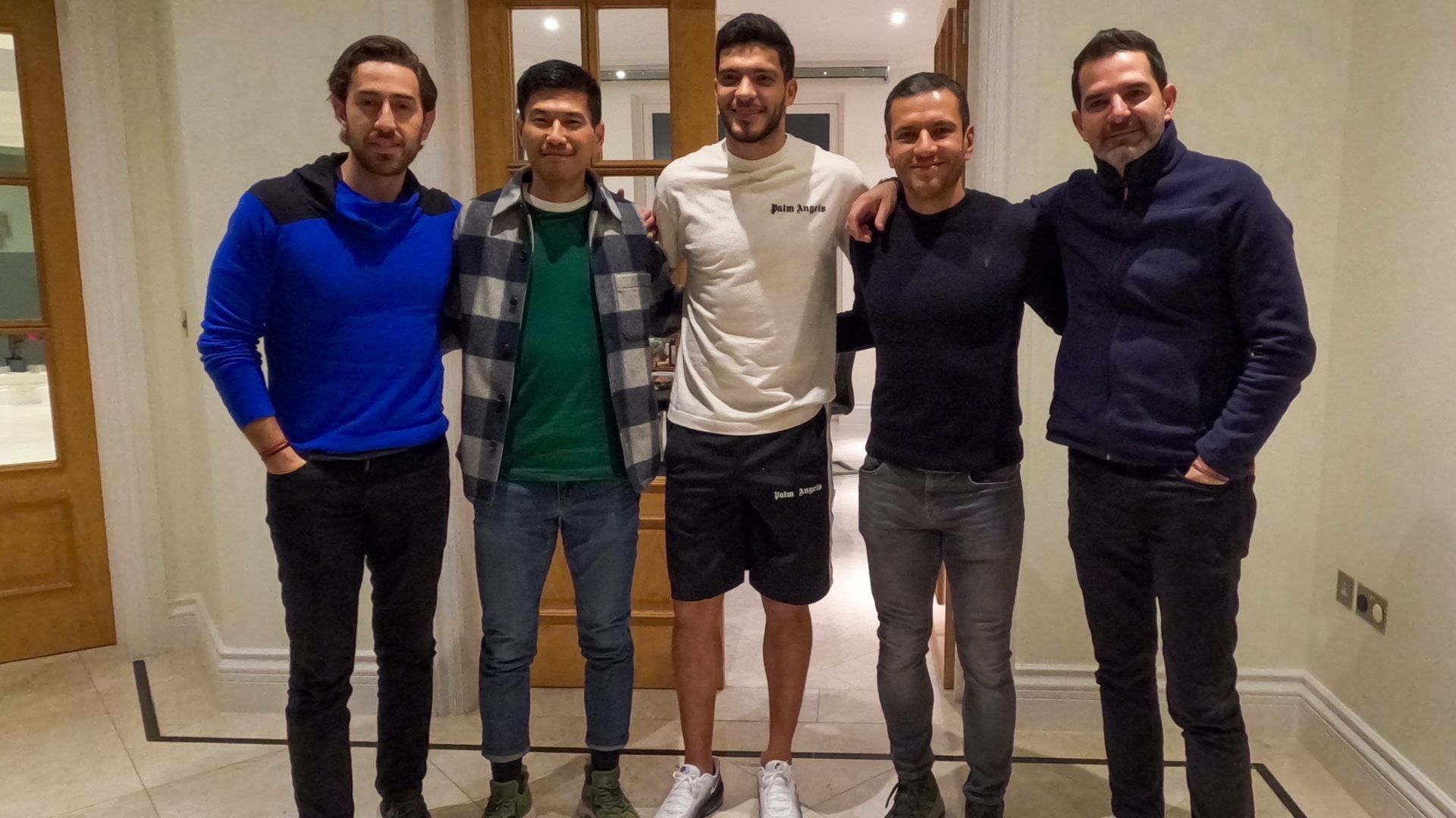 Raúl Jiménez recibió la visita del entrenador Jaime Lozano el pasado 11 de febrero. Foto: Selección Mexicana