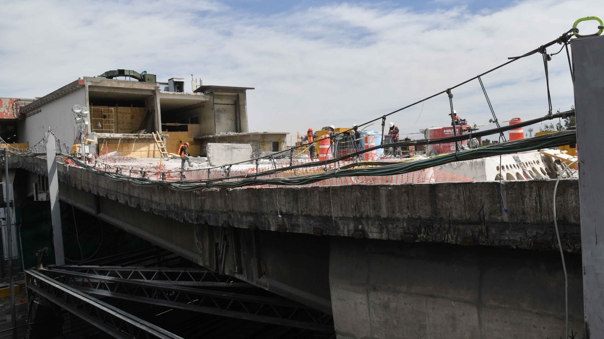 Retiran Trabe en Estación Pantitlán del Metro