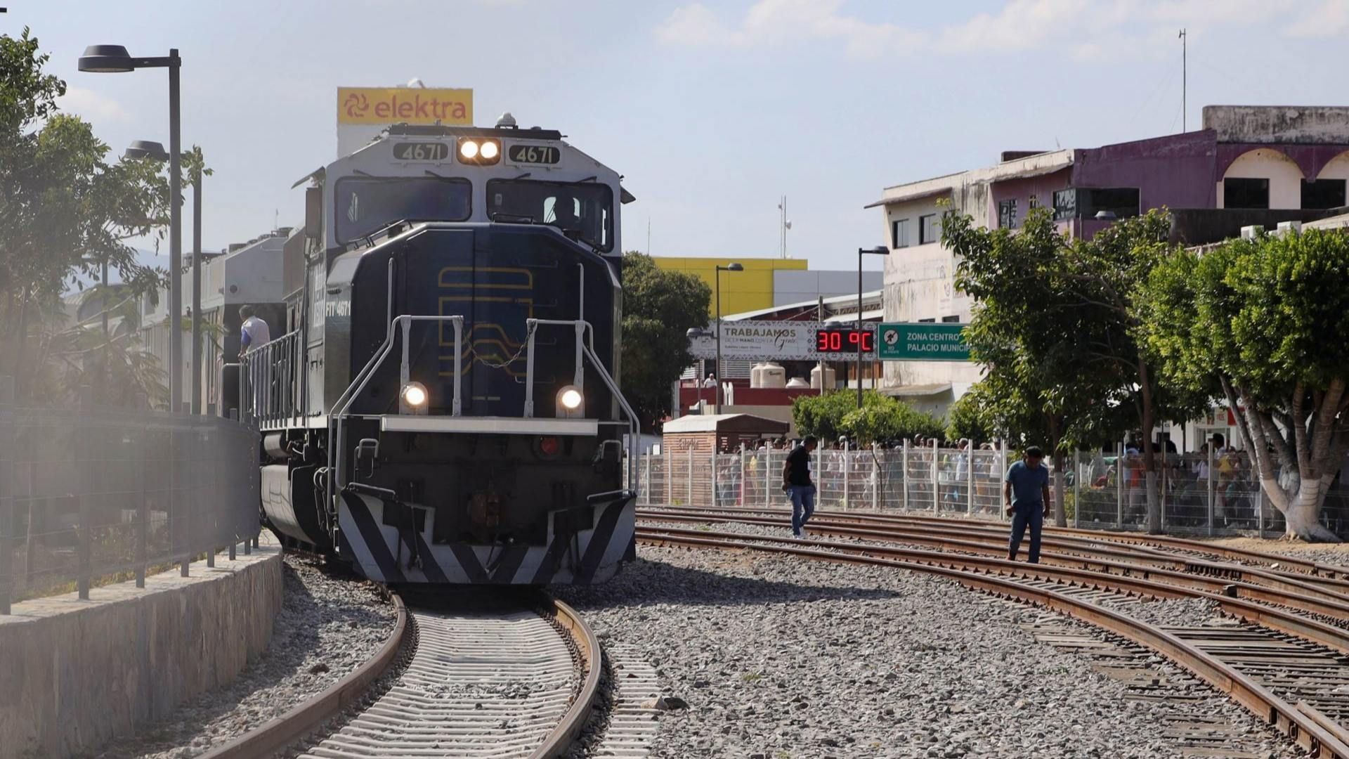 ‘Ya Hay Propuesta para Tren de Pasajeros México-Querétaro’, Anuncia AMLO