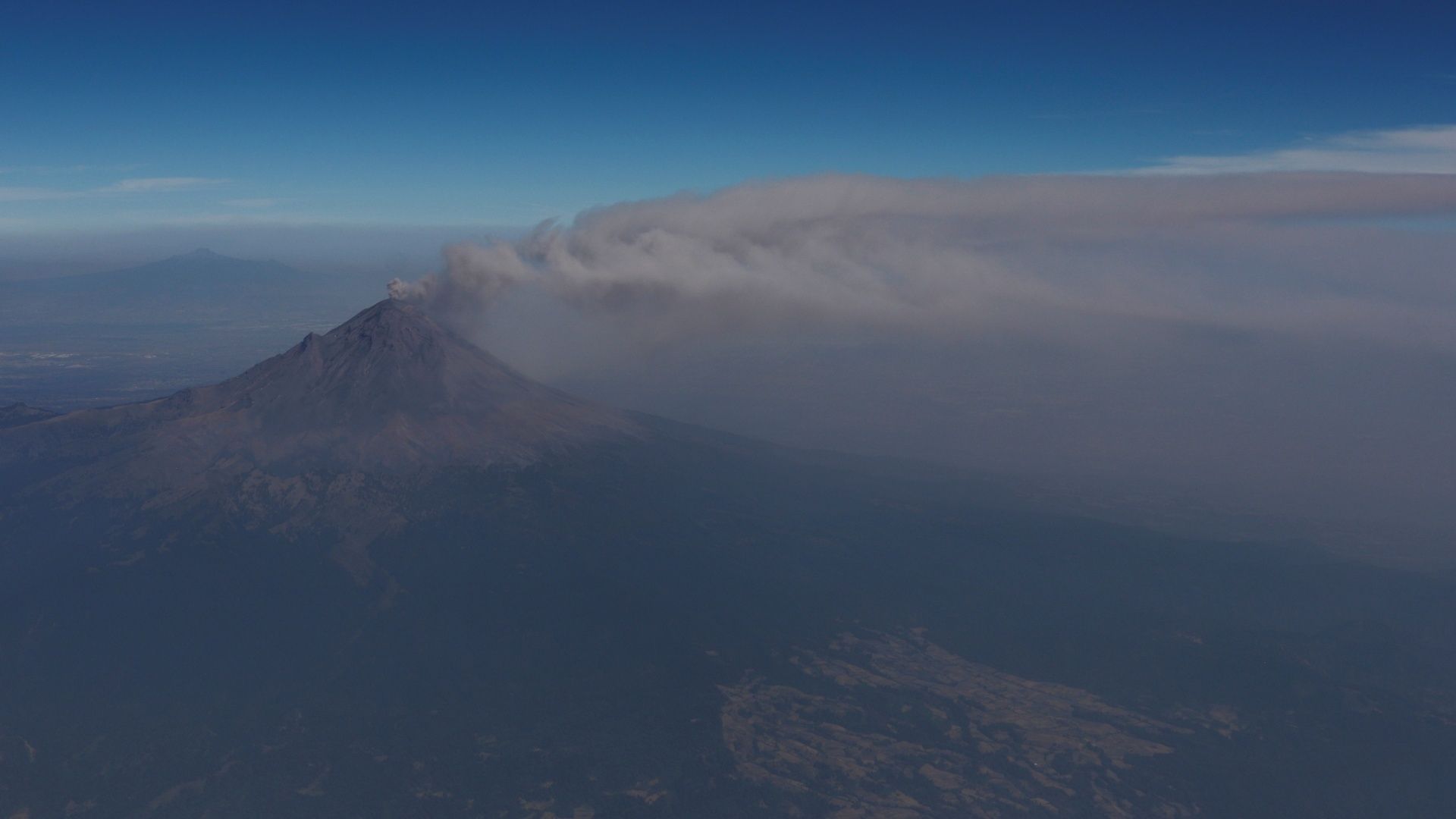 Está Imparable: Monitoreo En Vivo de Volcán Popocatépetl Muestra que Sigue Enorme Fumarola 