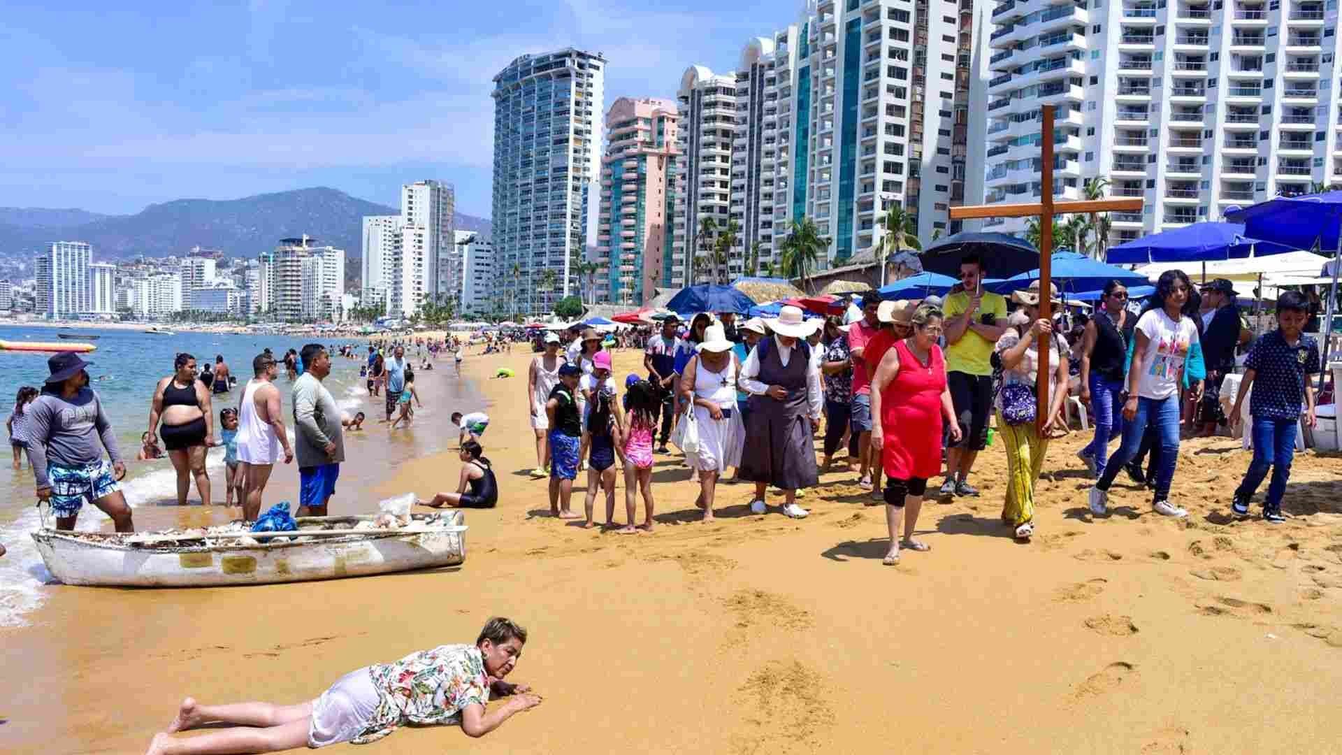 Acapulco se llena de vacacionistas en Semana Santa tras 5 meses de huracán Otis