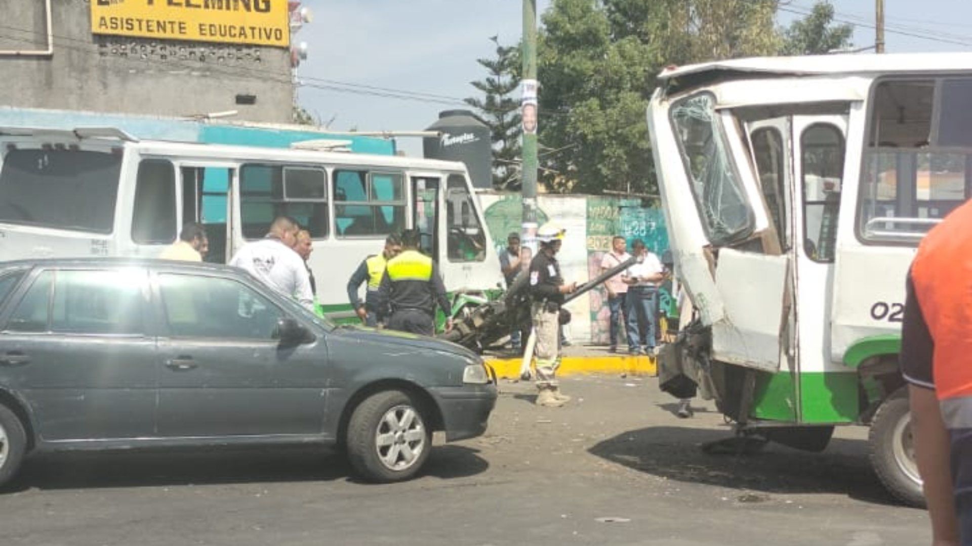 Choque Múltiple Entre Microbuses y Autos, Deja 11 Lesionados en Iztapalapa