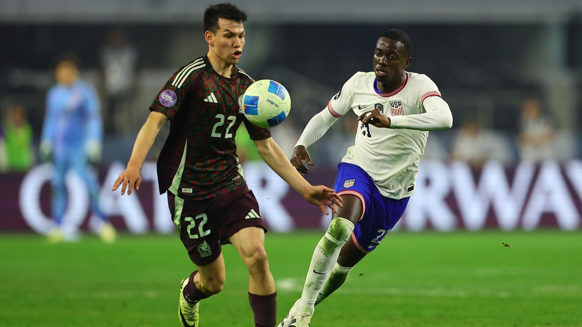 Chucky Lozano lució enfadado tras la derrota de México ante EUA. Foto: EFE