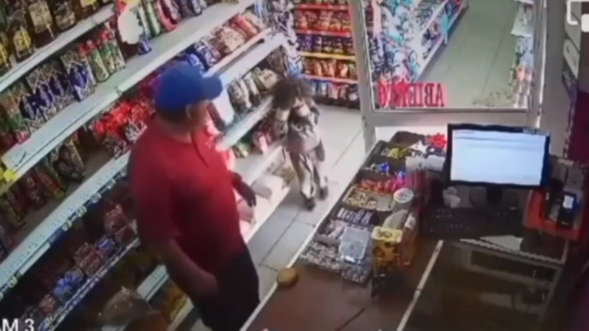 Video: Hombre Da Golpiza a Niño Porque le Pidió un Dulce