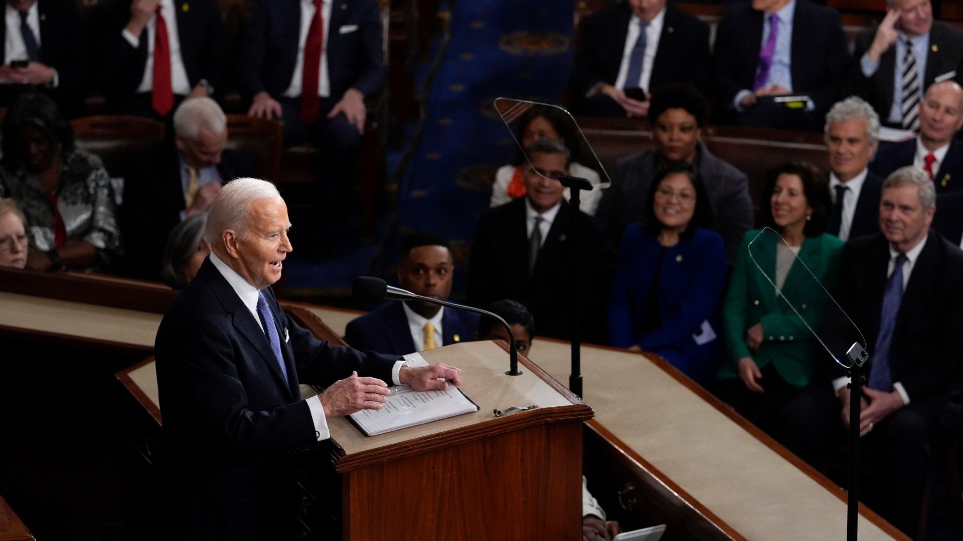 Biden, ante una sesión conjunta de la Cámara de Representantes y el Senado, abrió su intervención con una crítica directa a Trump. Foto: AP