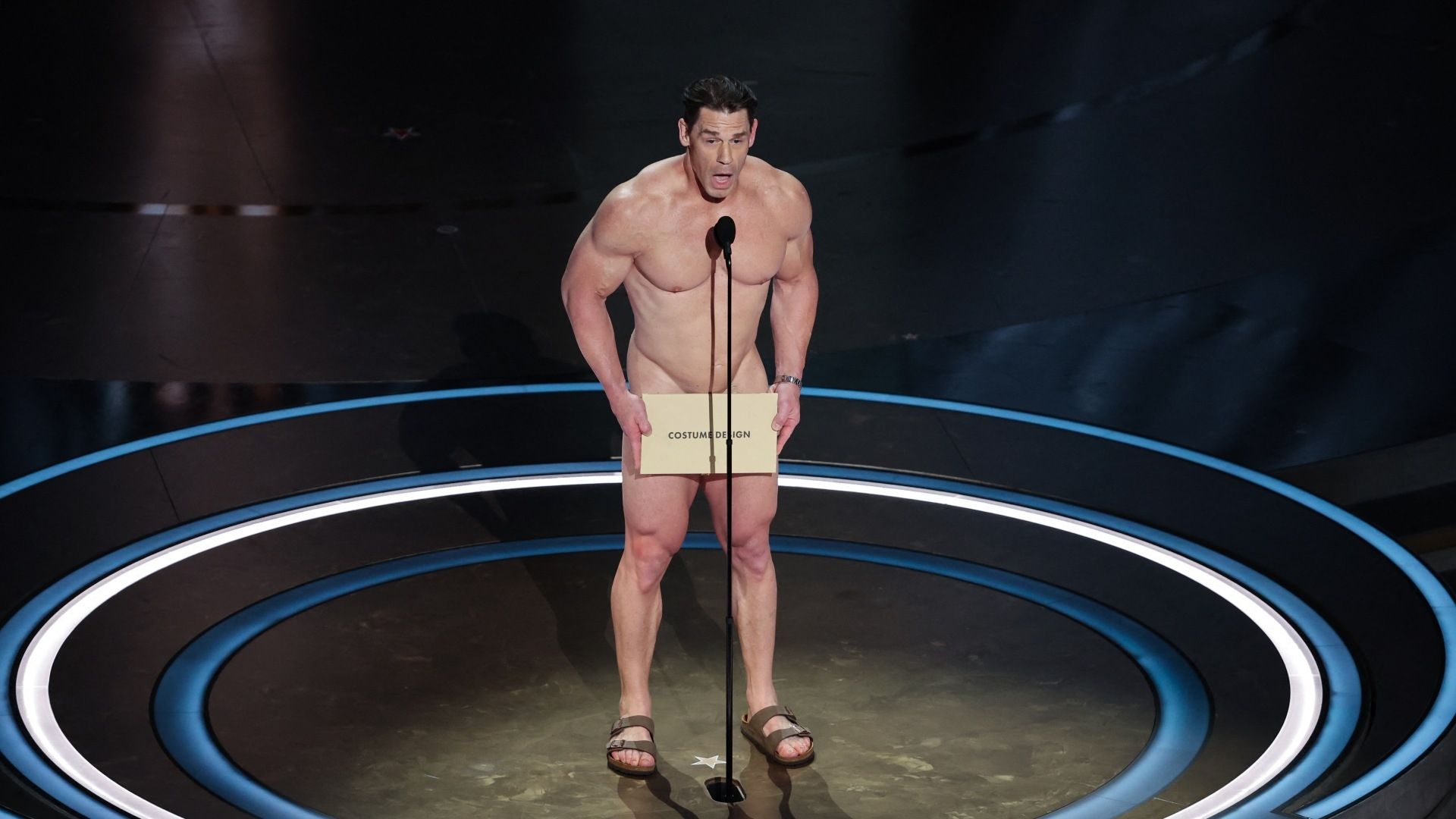 John Cena Presenta Desnudo El Óscar al Mejor Vestuario