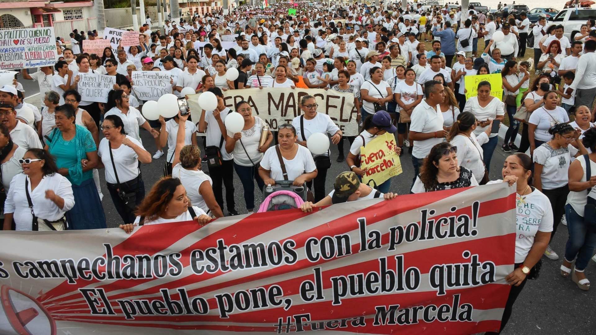 A gritos de "Fuera Marcela, Fuera Layda" Miles Marchan a Favor de Policías en Campeche