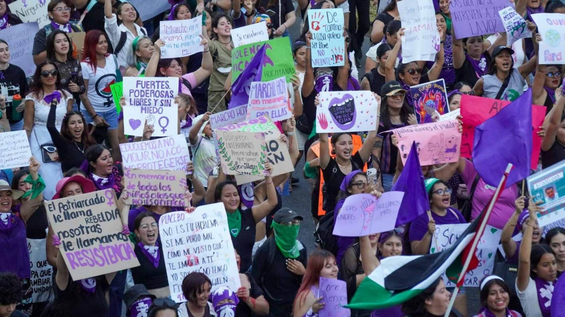 Miles de mujeres marchan en Quintana Roo por la conmemoración del Día Internacional de la Mujer 2024