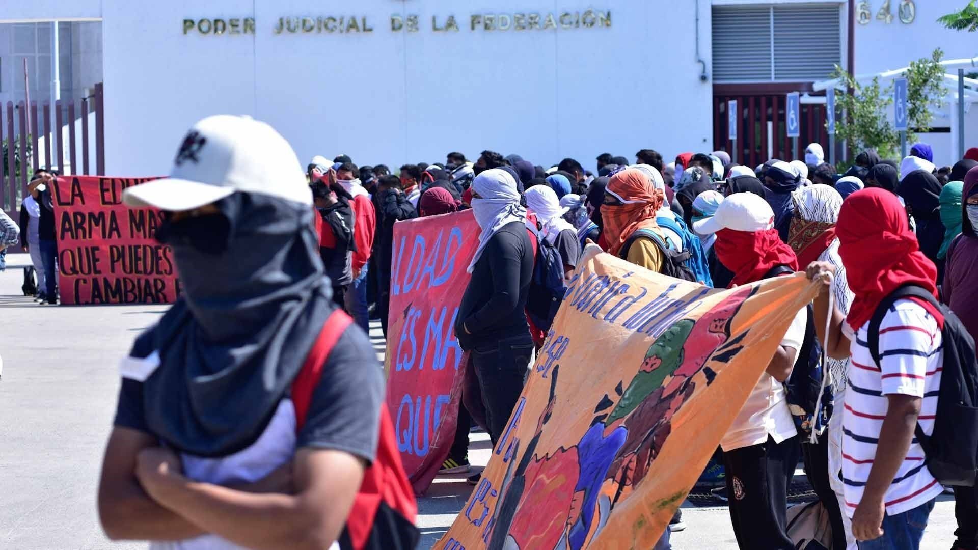 AMLO Confirma que Normalista de Ayotzinapa fue Asesinado