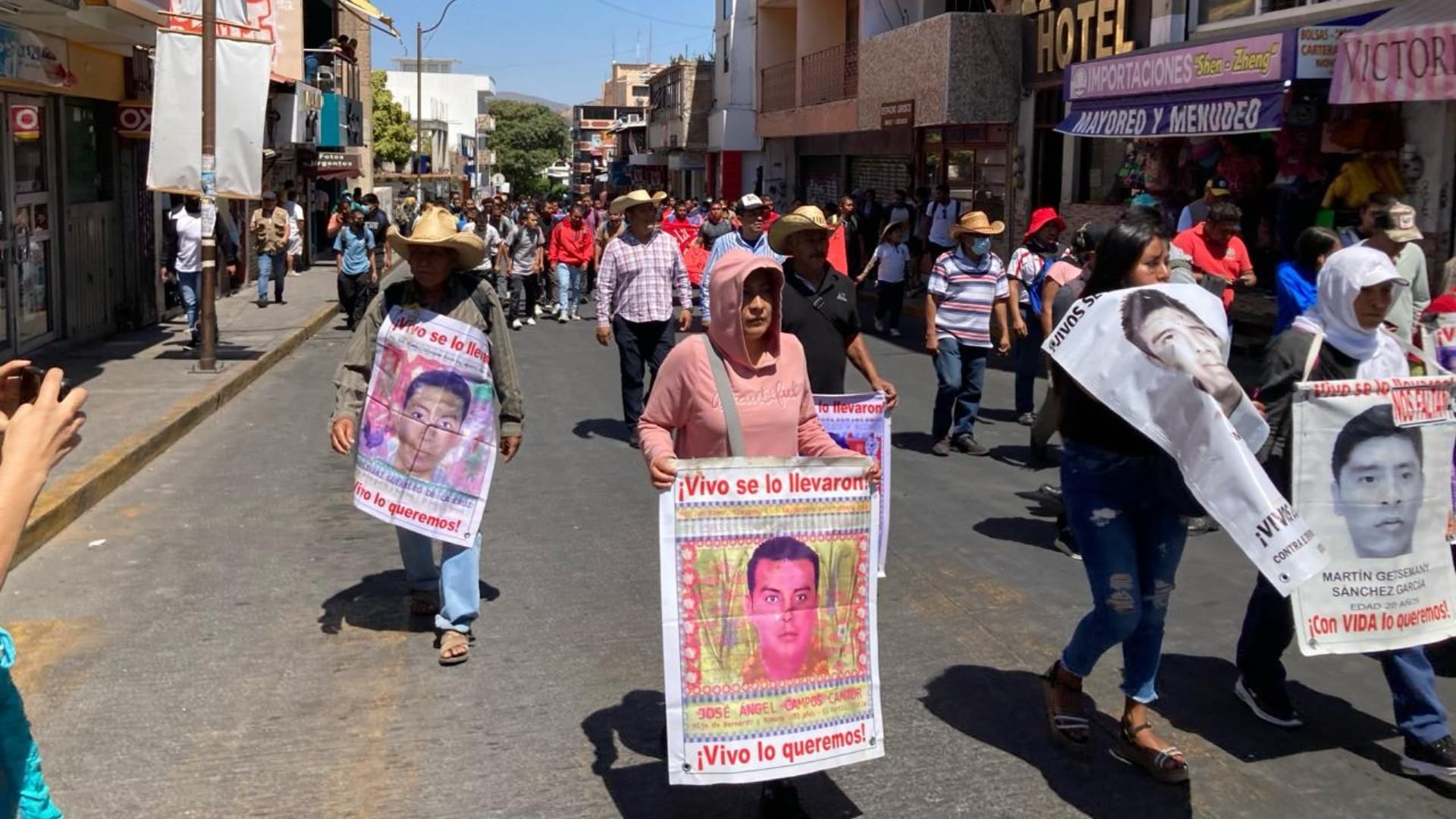 Normalistas marchan hoy sábado 16 de marzo en Chilpancingo