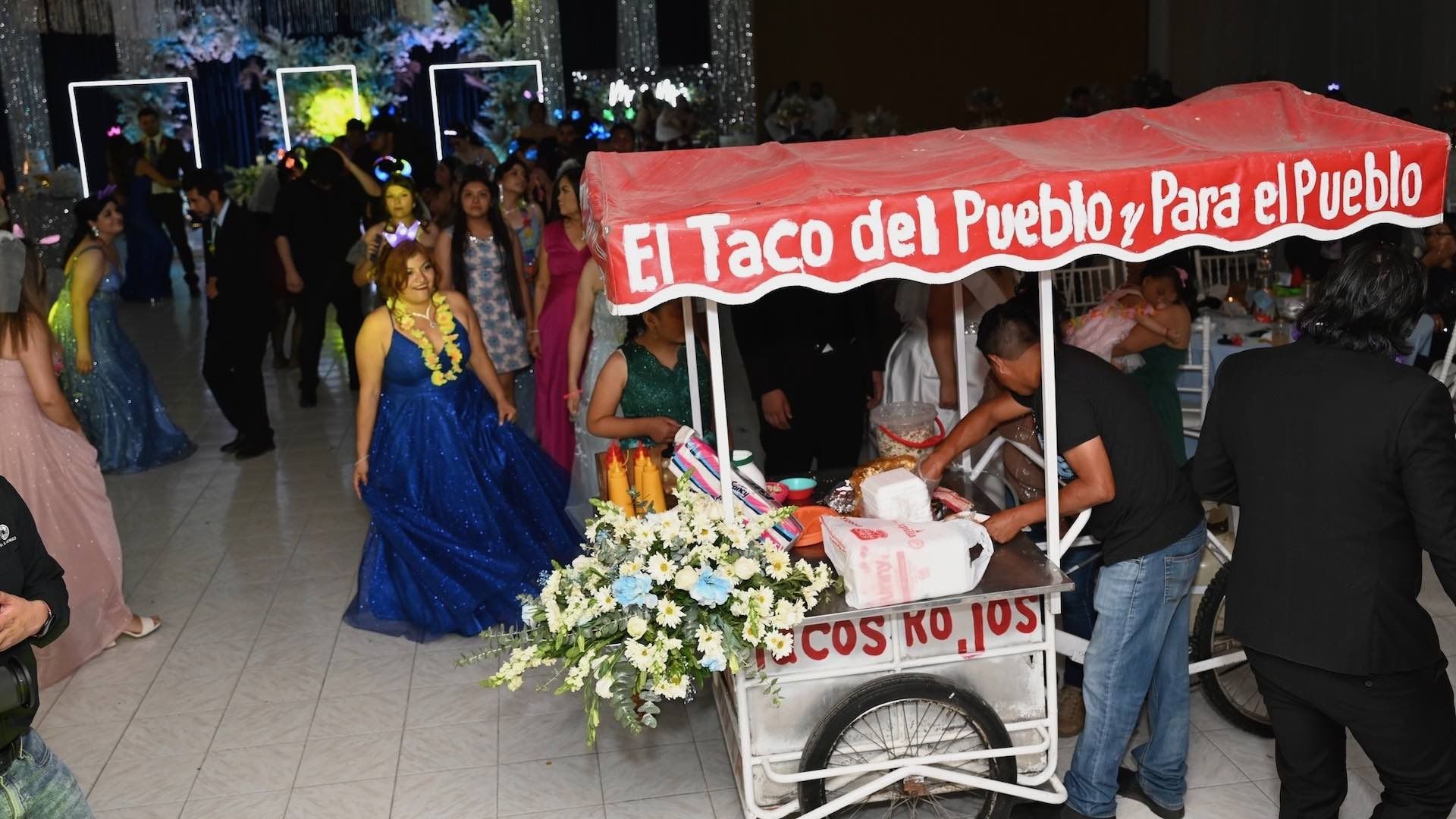 Dan tacos rojos en boda en Ciudad Mante, Tamaulipas