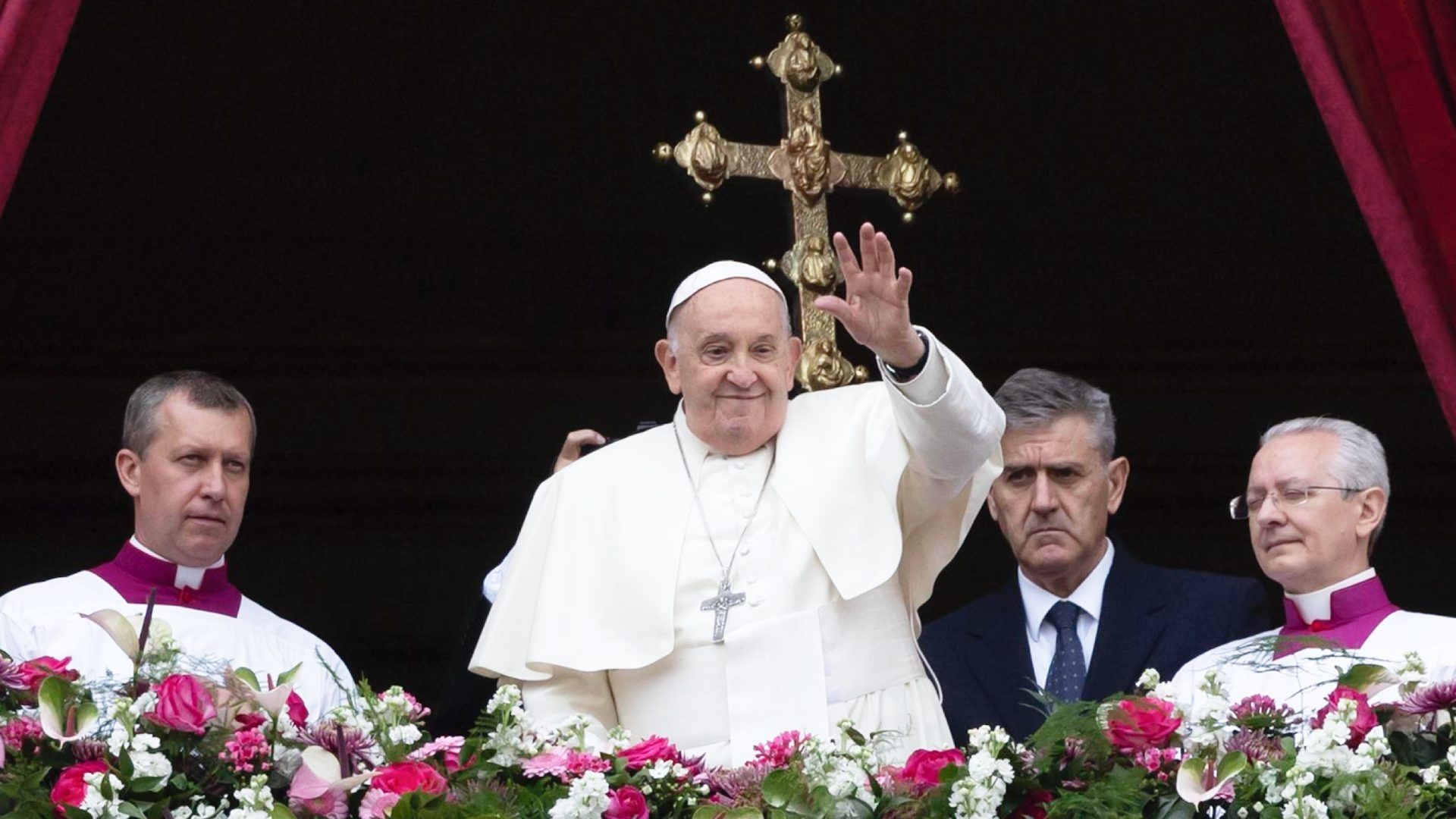 El Papa Francisco Preside la Misa de Domingo de Pascua Ante 30 Mil Fieles; Pide Paz