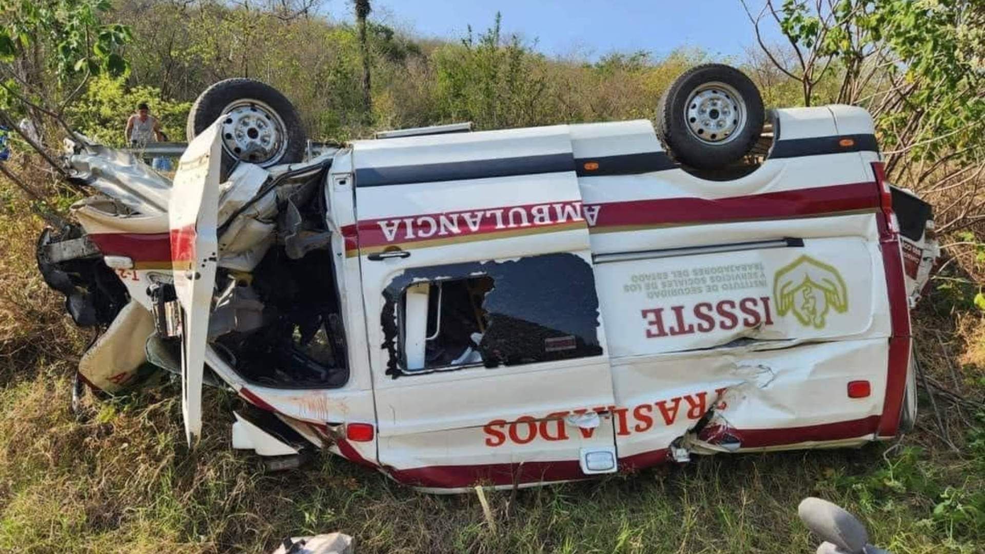 ¡Tragedia! Ambulancia Vuelca Durante Traslado y Enfermera Pierde una Pierna