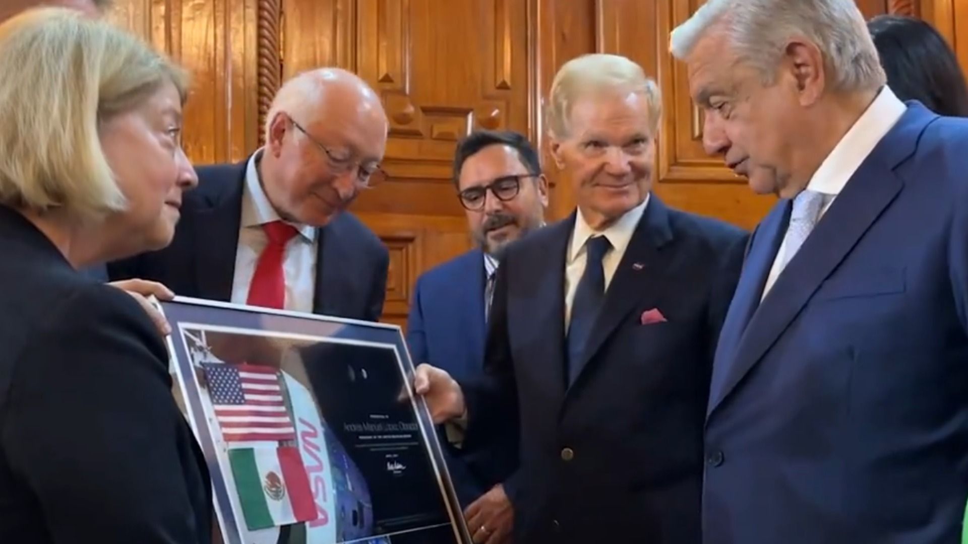 El director de la NASA, Bill Nelson, se reunió con el presidente de México, Andrés Manuel López Obrador