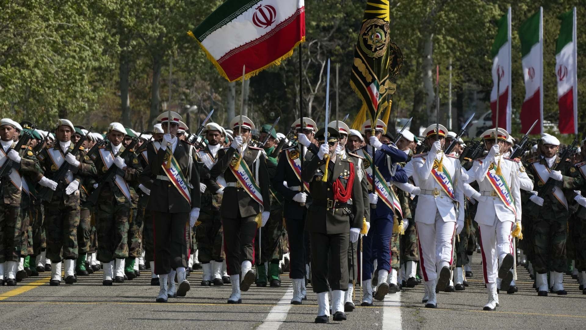 Irán Muestra su Poder Militar en el Día Nacional del Ejército