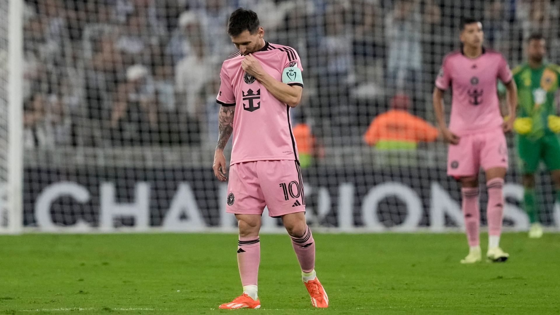 Messi fue el centro de las burlas de los aficionados regios. Foto: AP