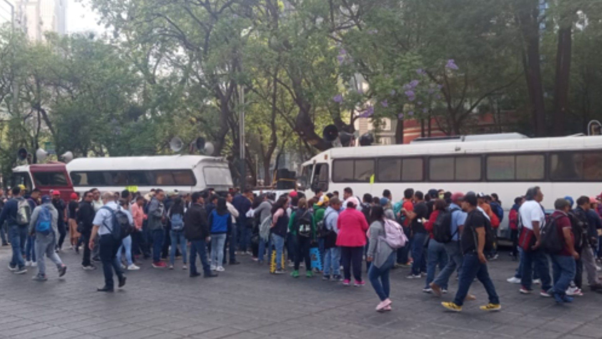 Integrantes de la CNTE marchan del Ángel de la Independencia al Zócalo CDMX