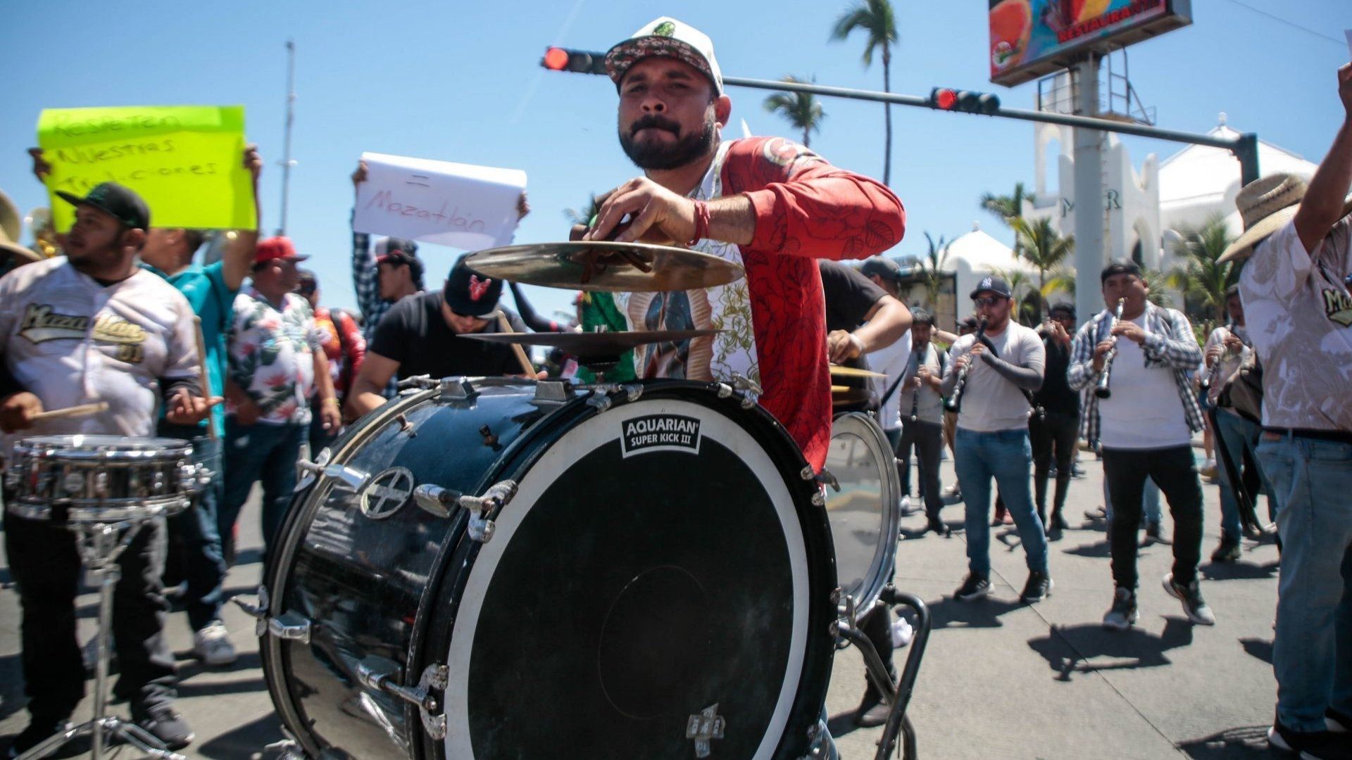 AMLO Aprueba 'Que Bandas de Sinaloa o Músicos Protesten' por Intento de Prohibición en Mazatlán