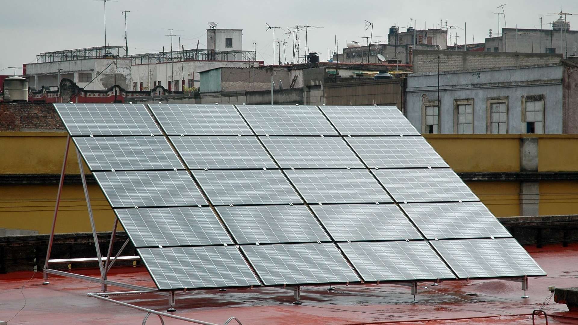 Las especificaciones técnicas que se necesitan para recibir un panel solar gratis de la CFE