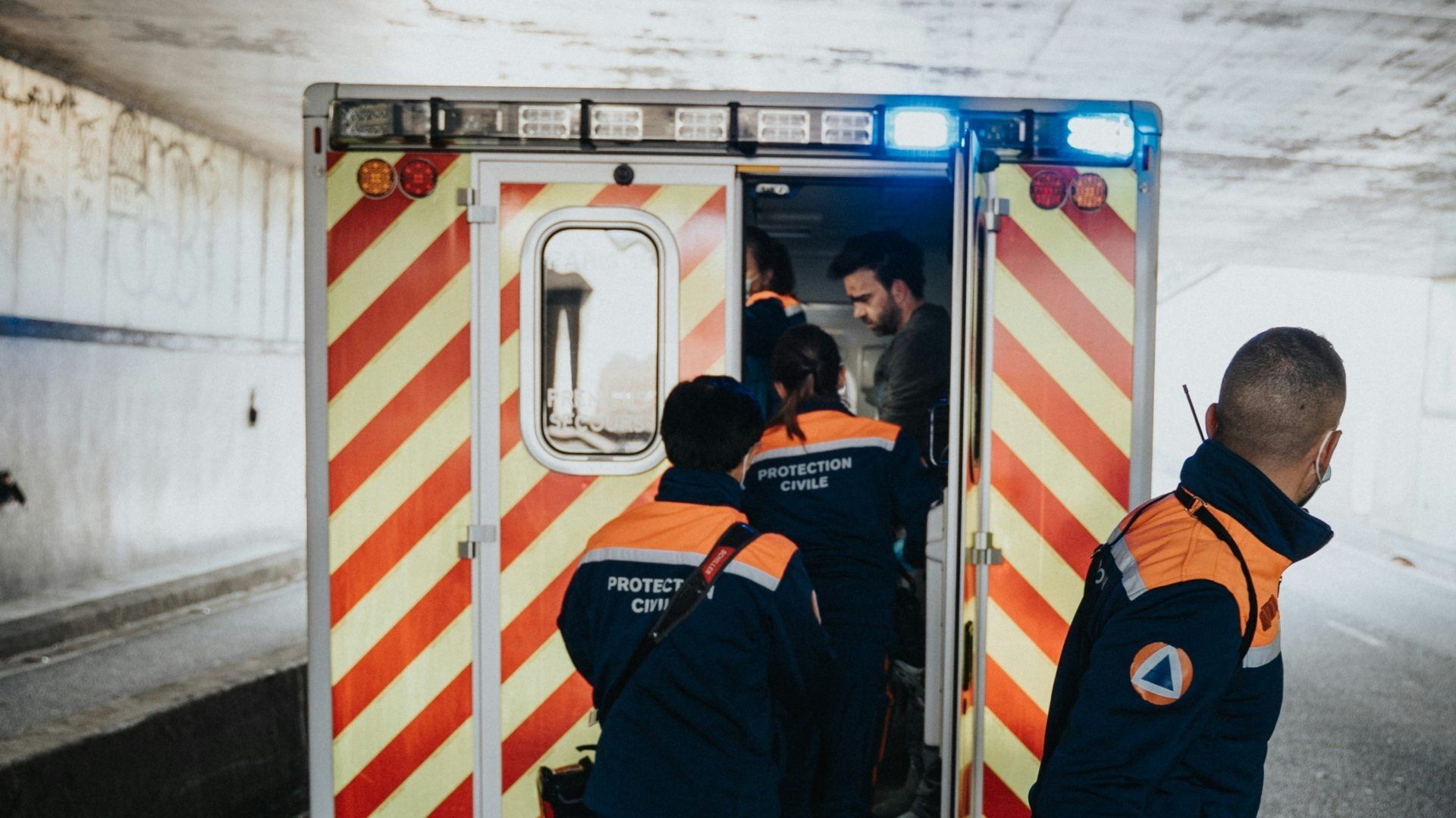 Amigos Empujan a Estudiante a Lago y Termina con Muerte Cerebral