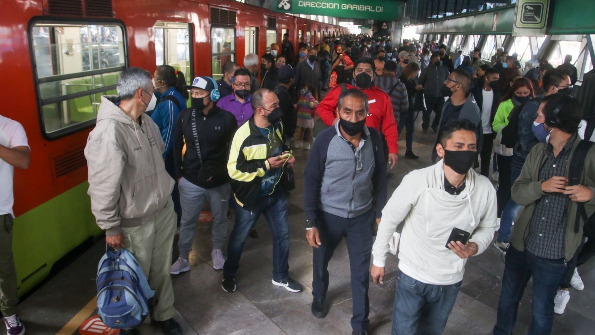 Balean a Hombre Dentro de la Estación Garibaldi de la Línea 8 del Metro CDMX