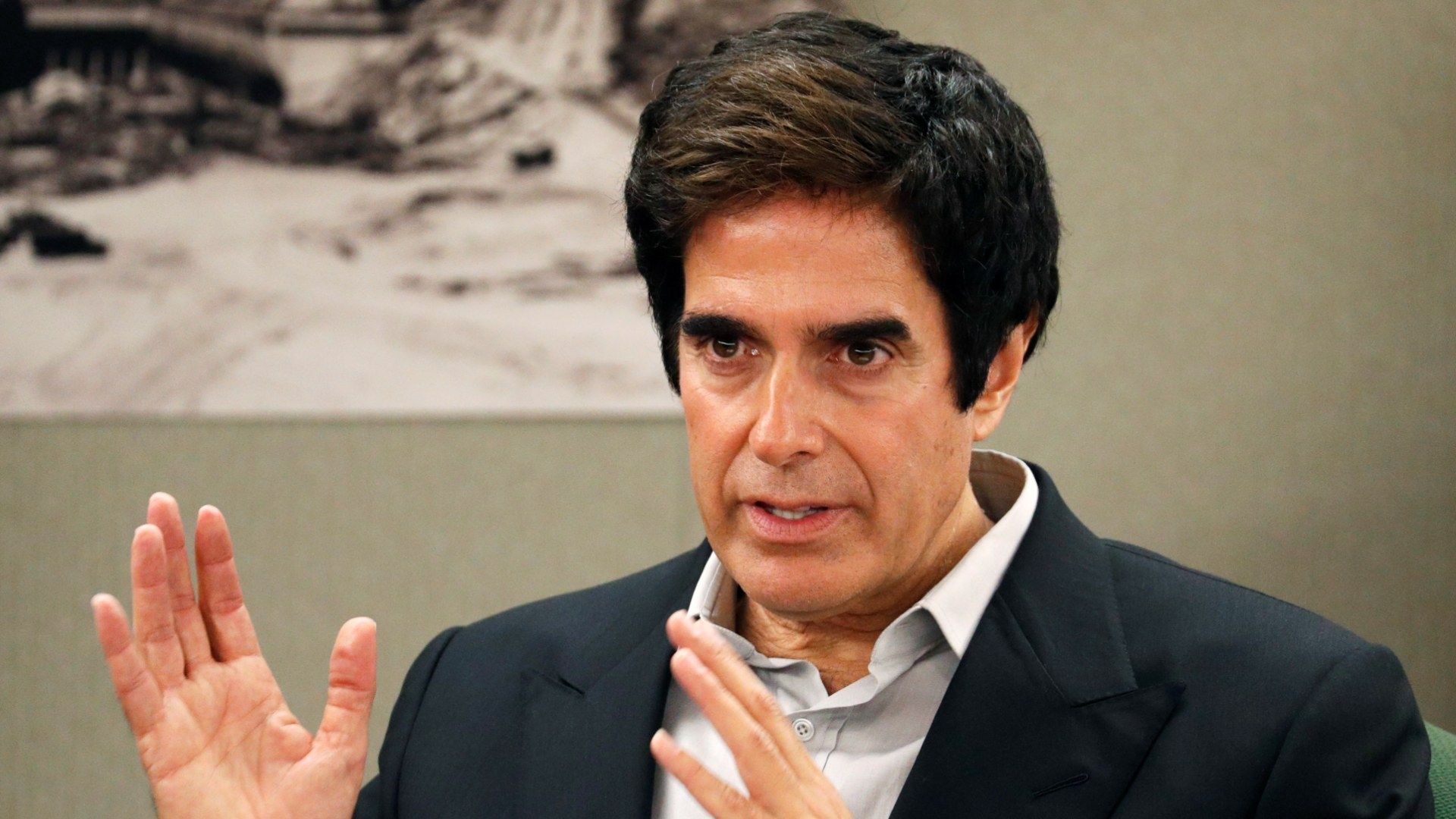 El famoso mago David Copperfield fue acusado por 16 mujeres de conducta sexual inapropiada cuando ellas eran menores de edad