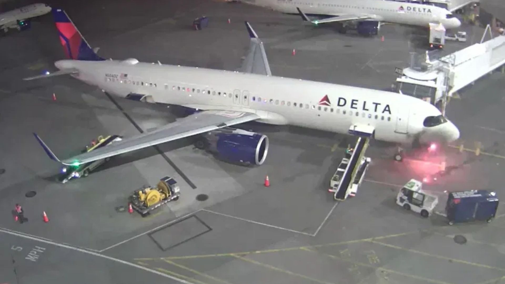 Se registra incendio en avión de Delta Air Lines tras el aterrizaje