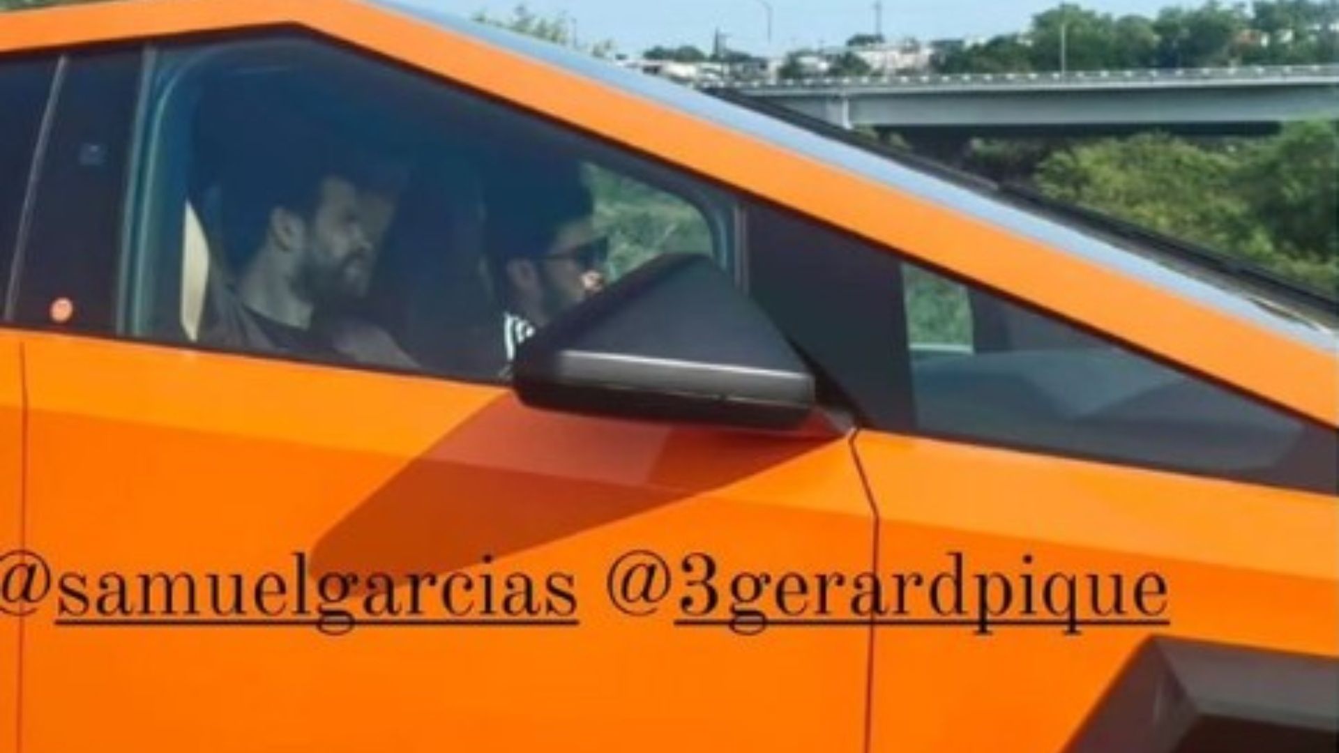 El gobernador Samuel García paseó a Gerard Piqué en su Cybertruck. Foto: Redes Sociales