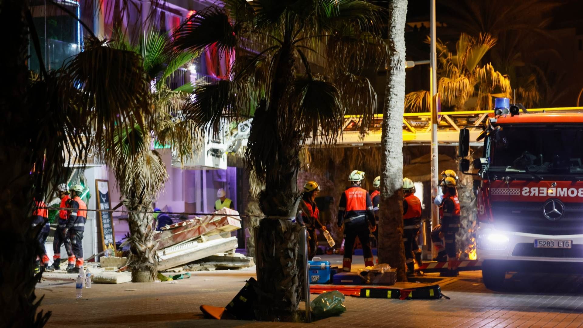 Se desploma restaurante 'Medusa Beach Club' en la Playa de Palma, isla de Mallorca, en España