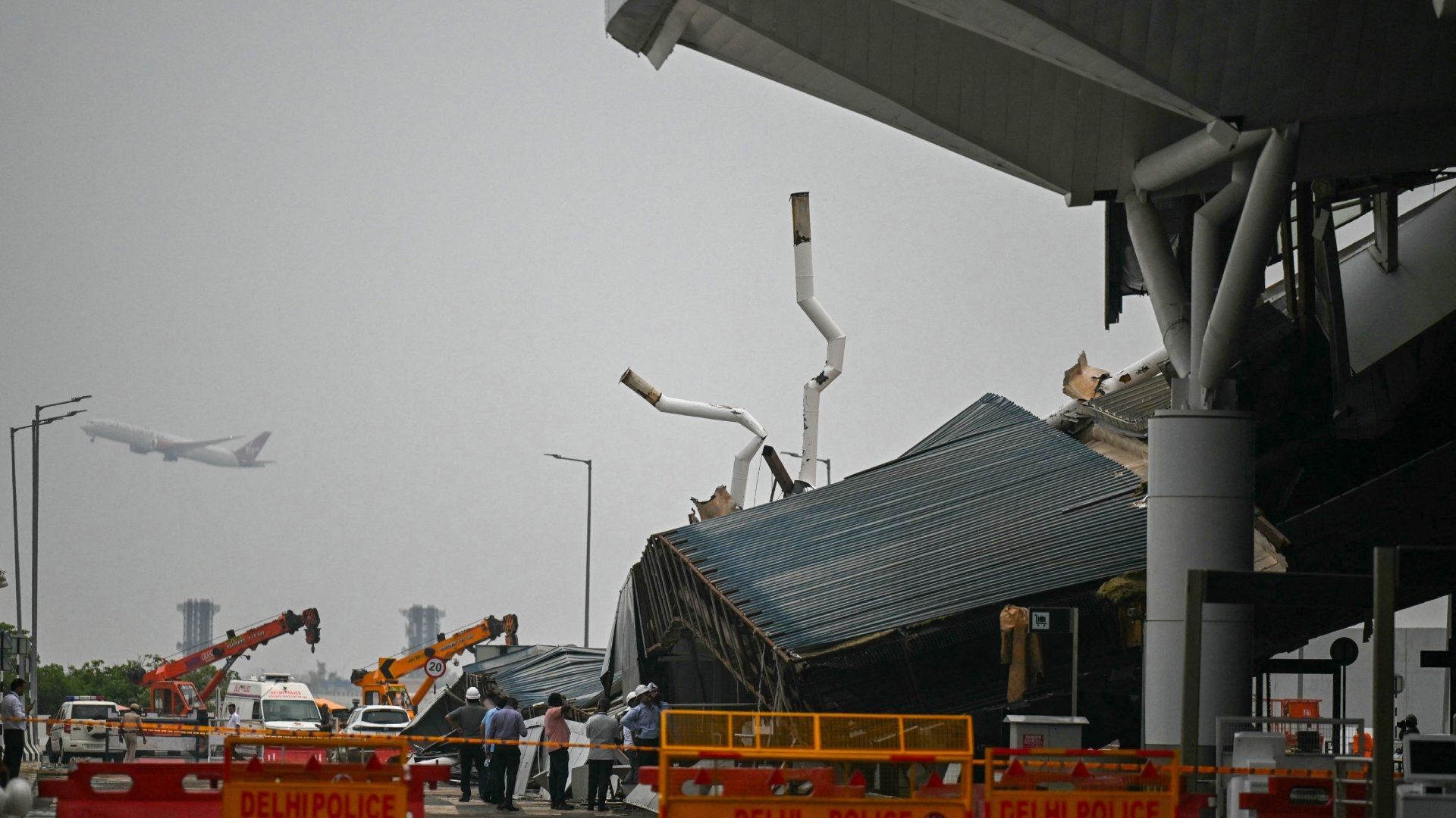 Derrumbe de techo en aeropuerto de Nueva Delhi deja un muerto