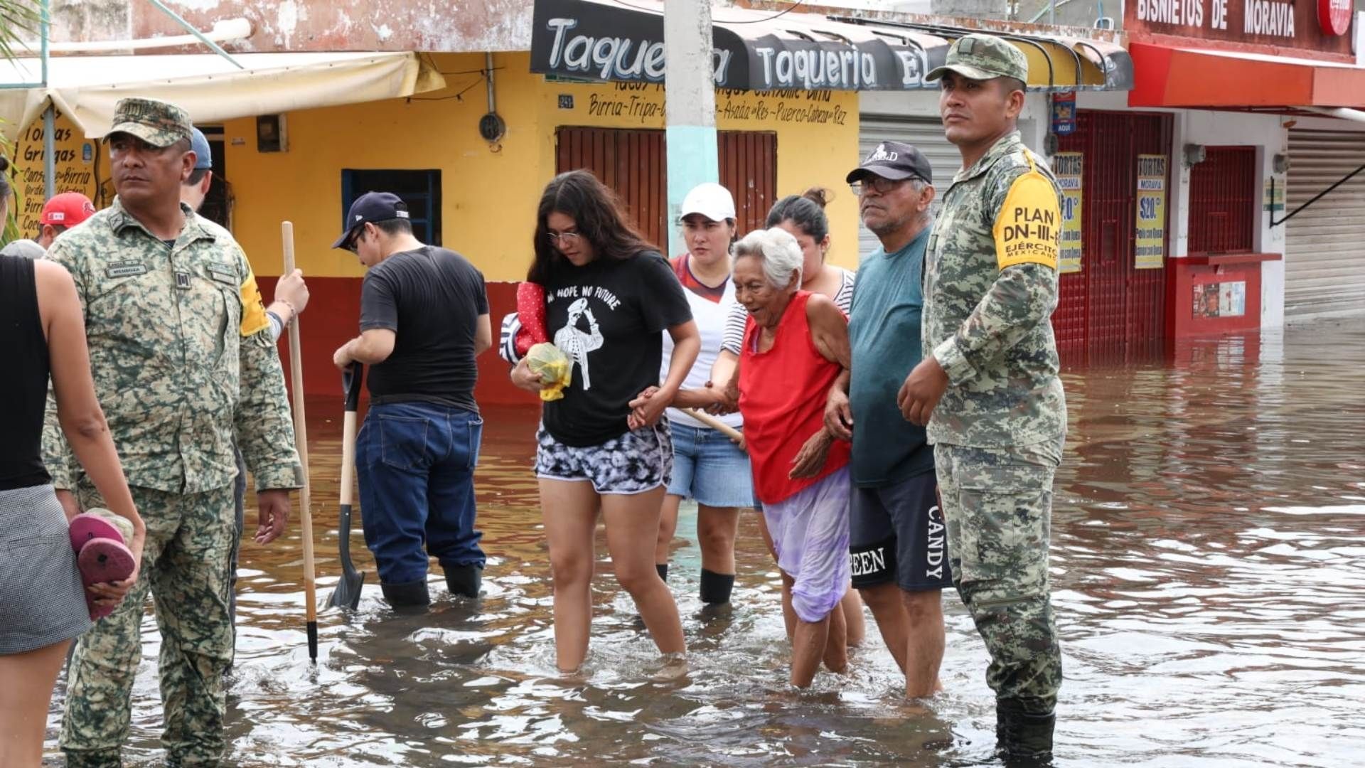 Reportan fuertes inundaciones en Chetumal por lluvias