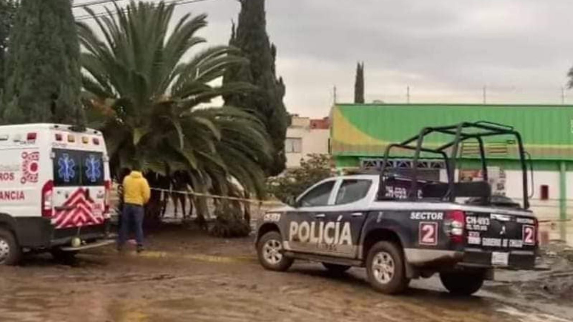 Empleado de Supermercado Muere Electrocutado en Inundación de Chalco