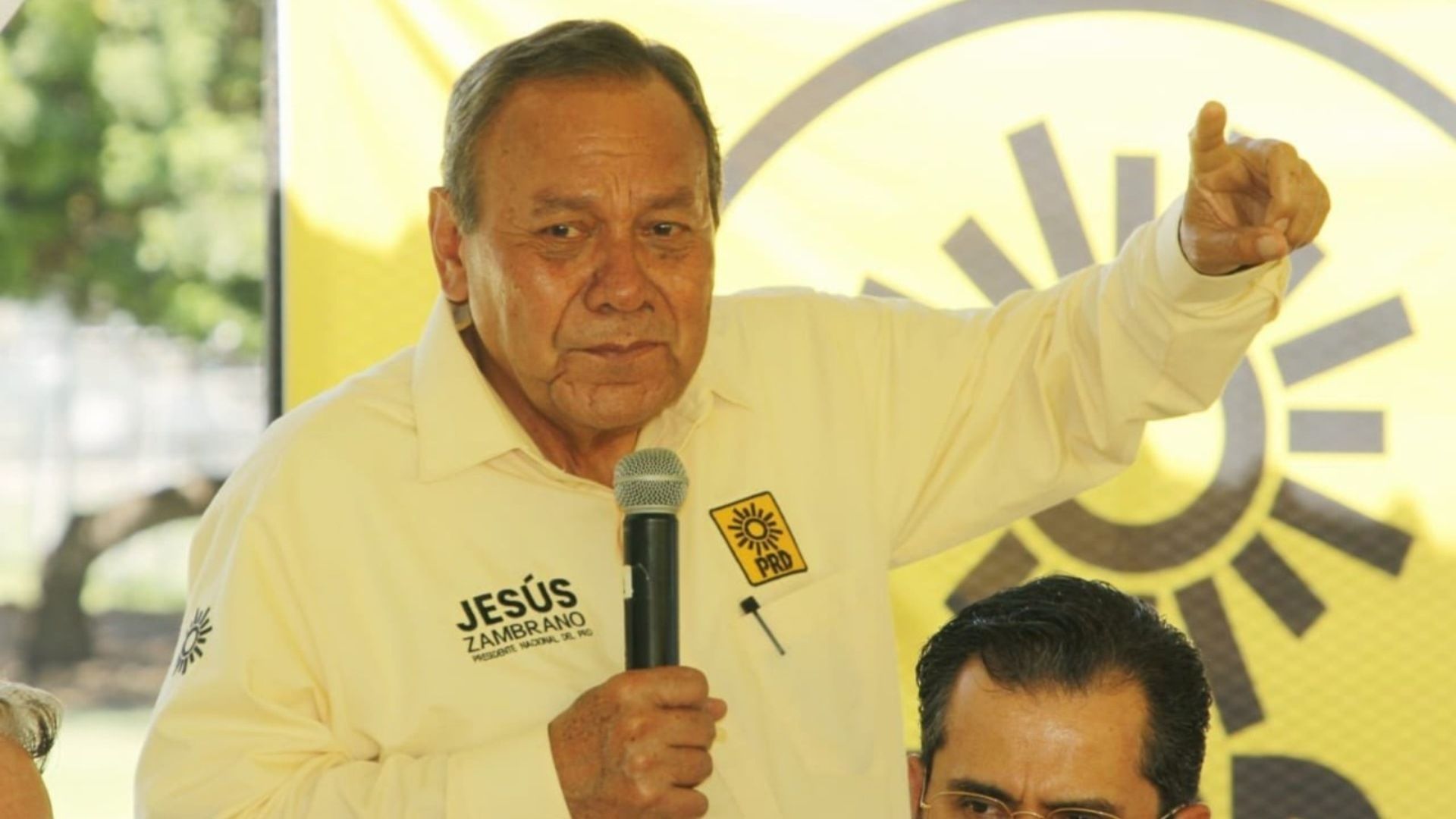 Jesús Zambrano, presidente nacional del PRD, durante un evento en Jalisco
