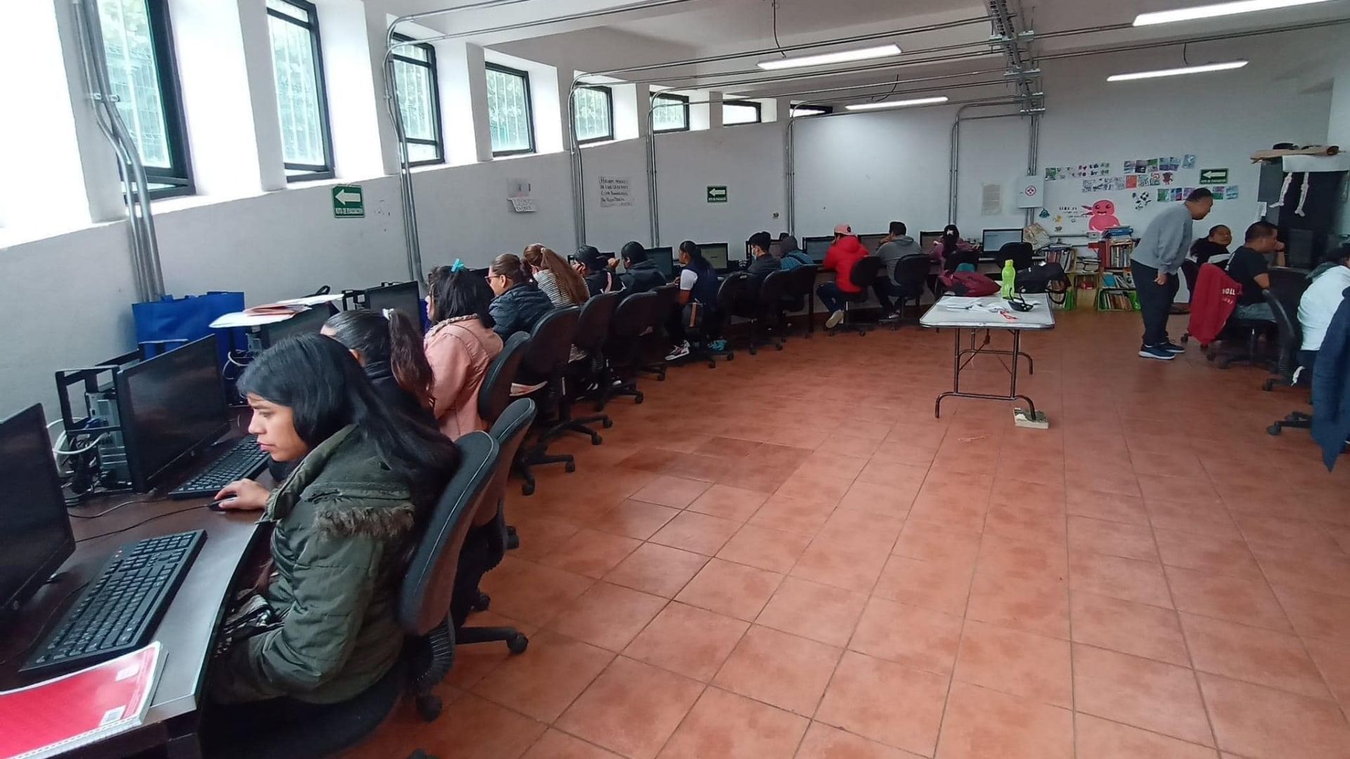 El gobierno de la CDMX dio a conocer las opciones gratuitas de bachillerato en línea y presencial