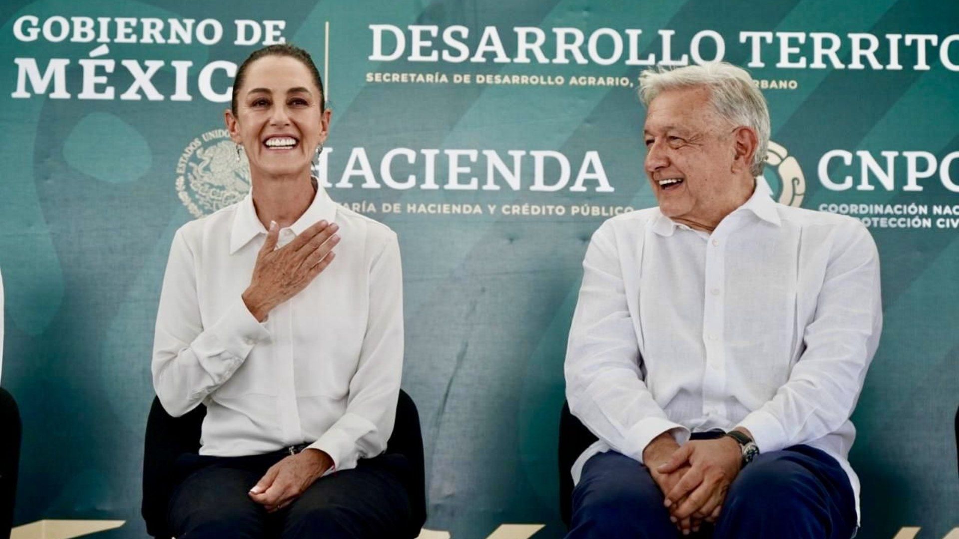 Claudia Sheimbaum y el presidente López Obrador en Pasta de Conchos. 