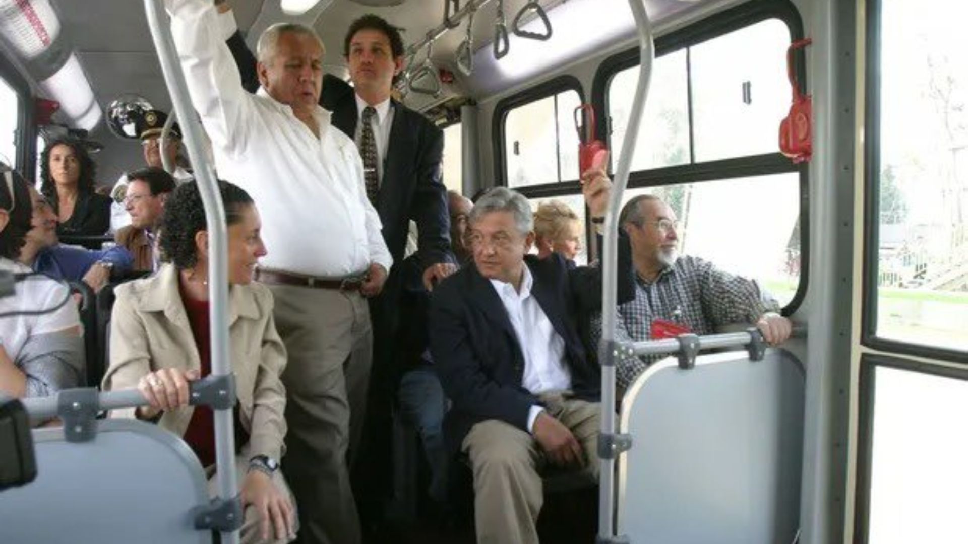 La Línea 1 del Metrobús fue inaugurada por el Gobierno de la Ciudad de México en 2005