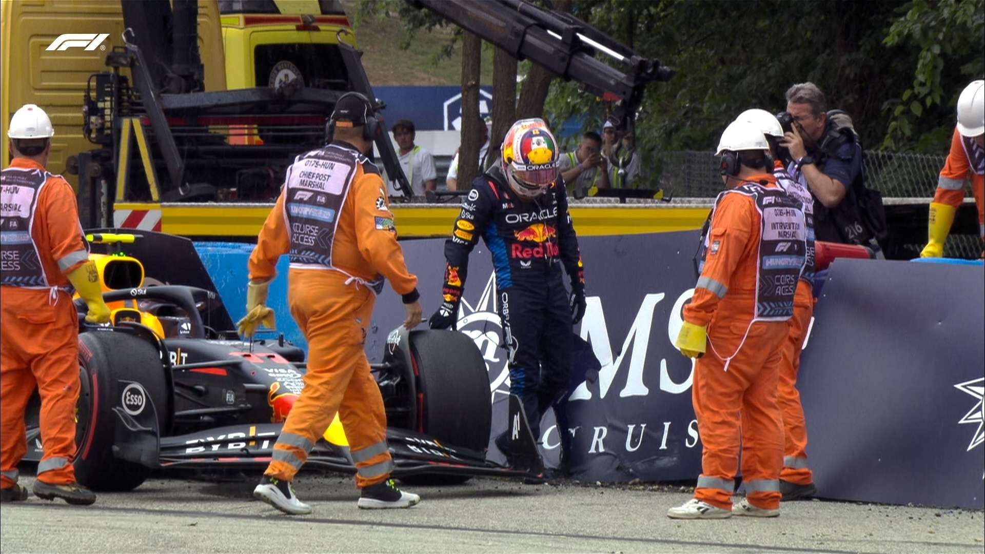 ¡Mal Día! 'Checo' Pérez se Estrella Contra Muro en la Primera Ronda del GP de Hungría de la F1