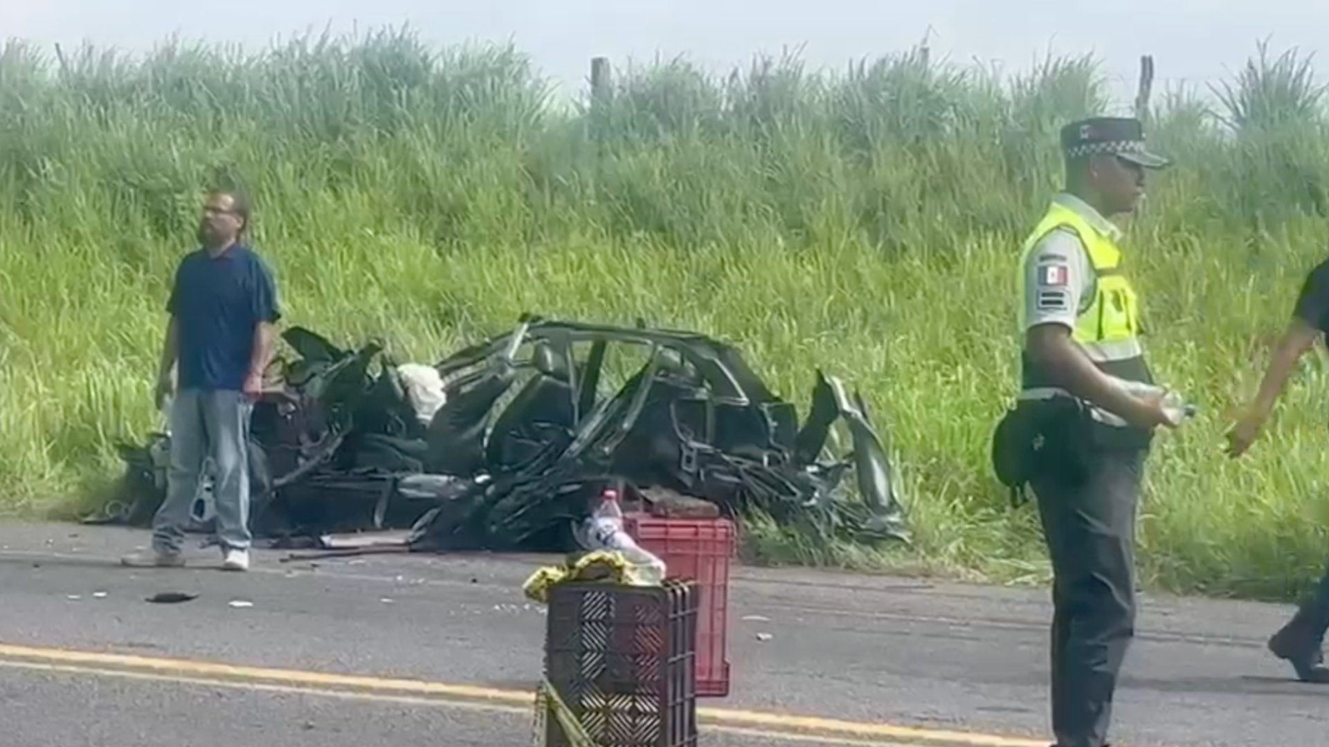 Los fallecidos y heridos viajaban rumbo a su lugar de origen San Andrés Tuxtla, cuando chocaron de frente contra un camión torton que transportaba tomates, este era conducido de de sur a norte.