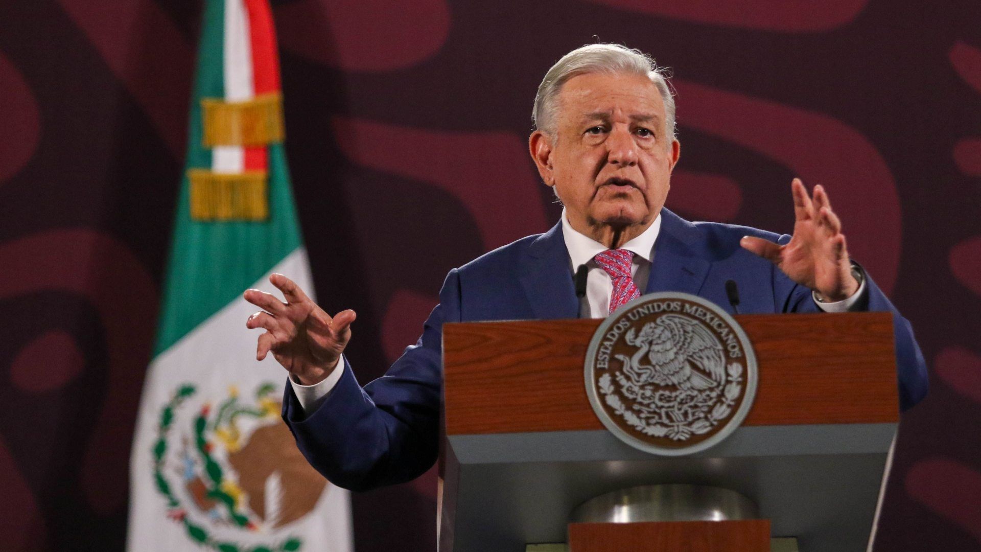 ¿Mexicanos en EUA Pueden Cobrar Pensión del Bienestar? AMLO Responde