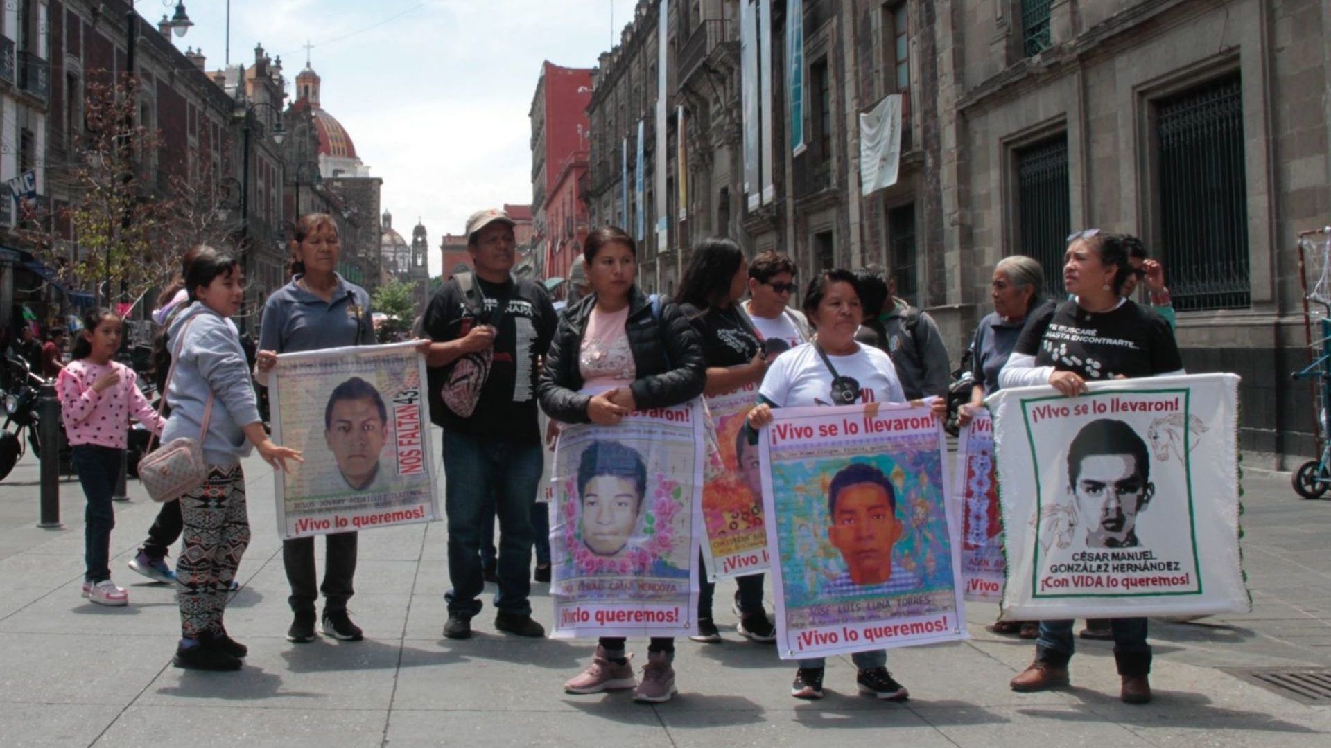 Padres de los 43 normalistas desaparecidos de Ayotzinapa se reunieron en Palacio con el presidente López Obrador. Foto: Cuartoscuro