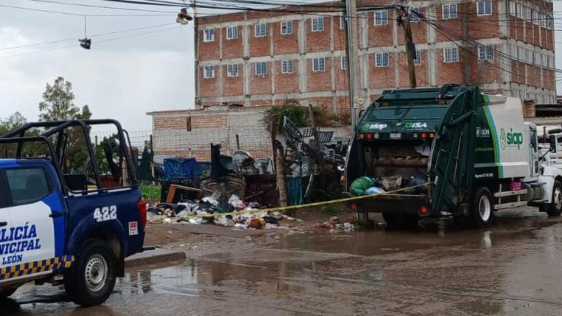 Barrenderos Hallan a Feto Mientras Limpiaban la Calle