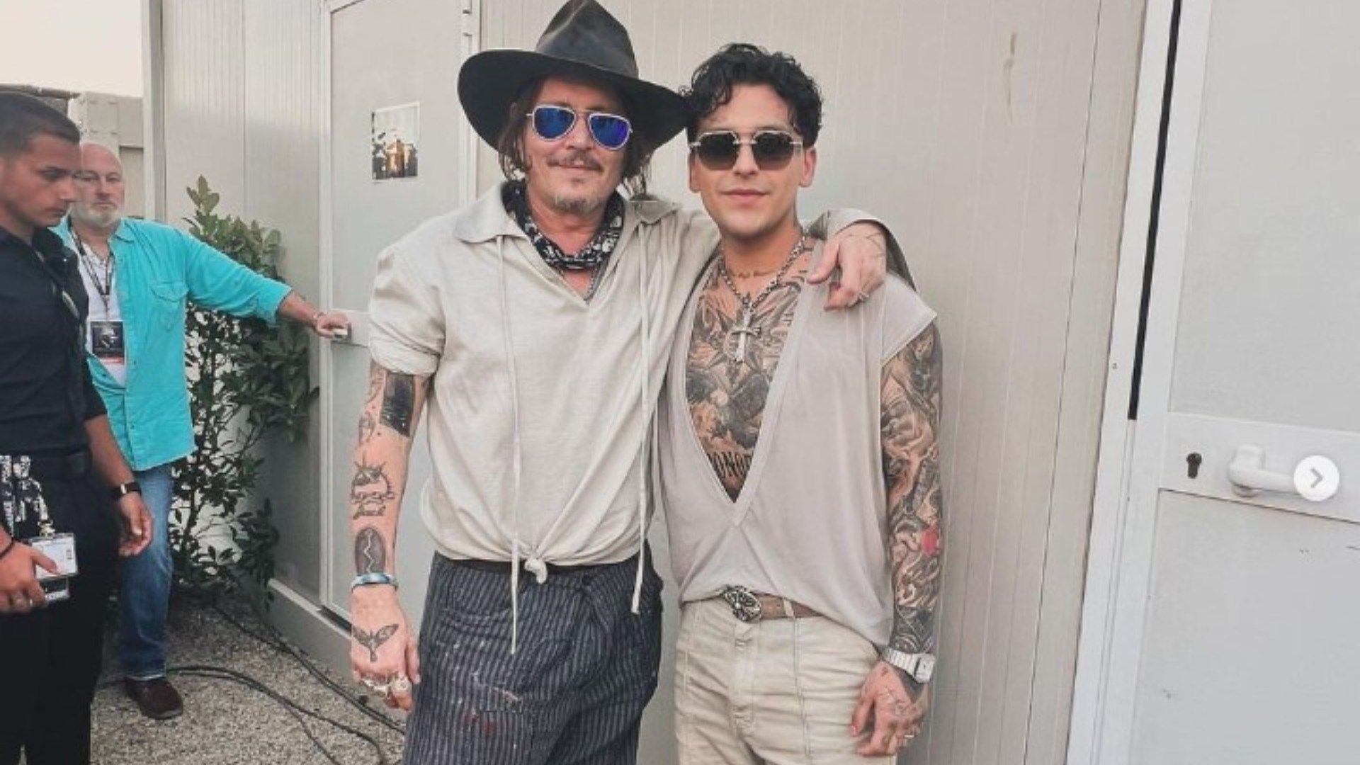 La fotografía de Nodal con Depp generó miles de comentarios por su gran parecido. Foto @nodal