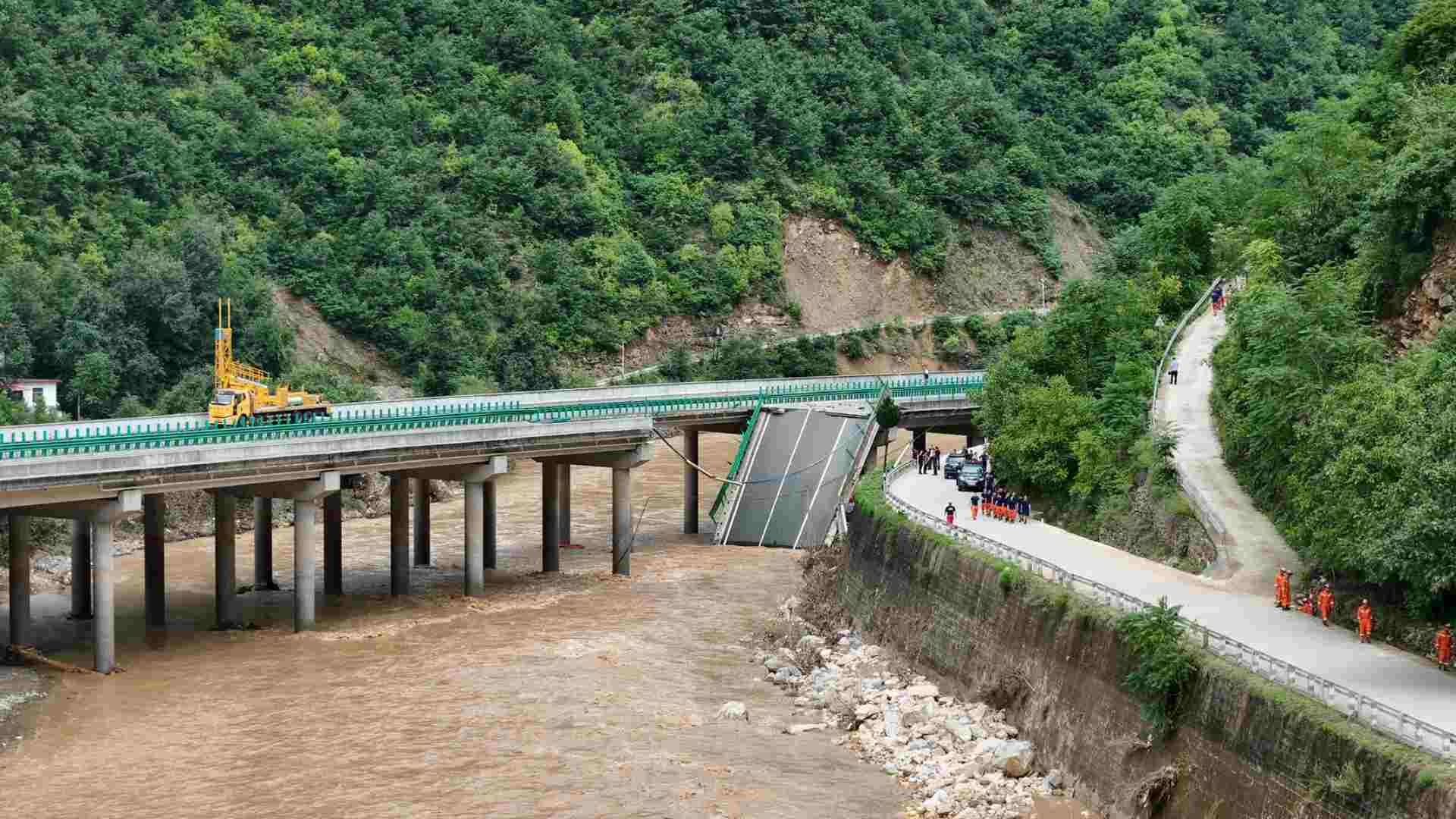 Colapso de puente en China deja 12 Muertos