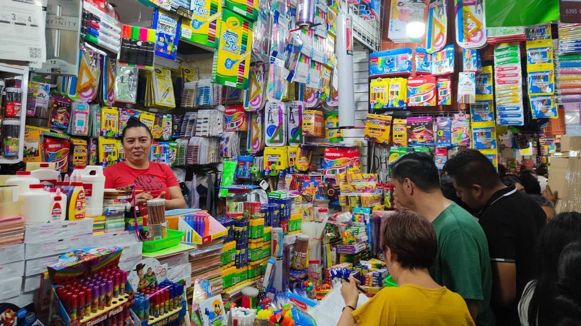 El regreso a clases se acerca y los padres de familia comienzan a planear la compra de los útiles escolares