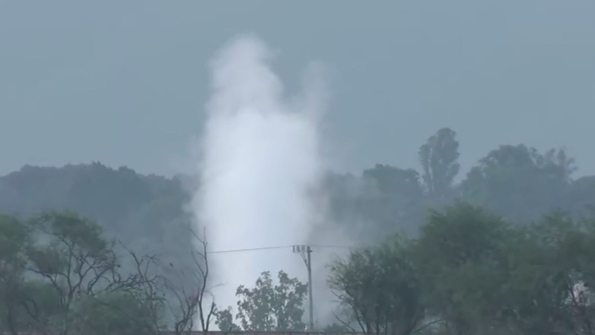 Pobladores de La Mezquitera fueron evacuados por una fuga de combustible.